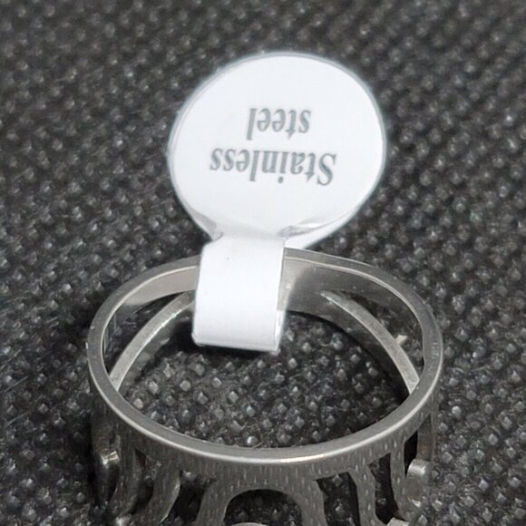R40. Stainless Steel Ring. - Picture 2 of 3